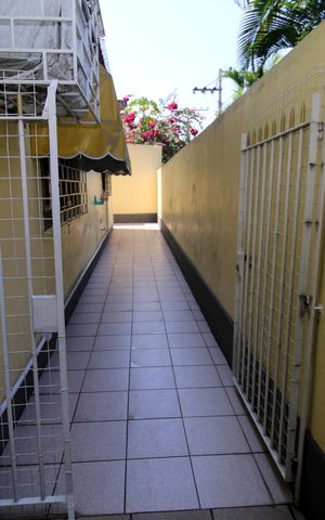 Casa à venda com 193m², 3 quartos e 2 vagasCorredor Lateral
