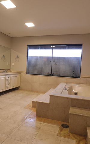 Apartamento à venda com 490m², 4 quartos e 4 vagasBanheiro da Suíte 1