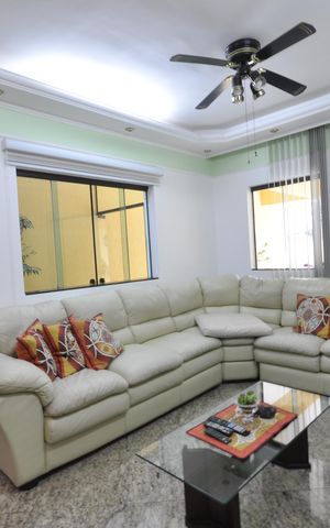 Casa à venda com 215m², 3 quartos e 4 vagasSala