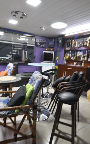 Casa à venda com 215m², 3 quartos e 4 vagasLounge