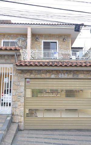Casa à venda com 215m², 3 quartos e 4 vagasFachada