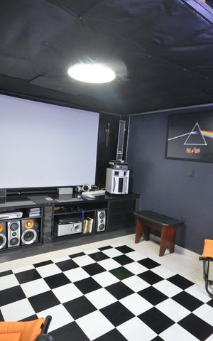 Casa à venda com 215m², 3 quartos e 4 vagasCinema