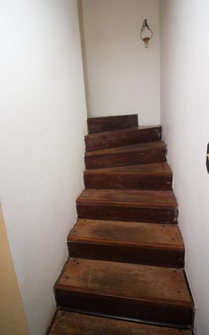 Casa de condomínio à venda com 133m², 3 quartos e 2 vagas Casa de condomínio à venda com 133m², 3 quartos e 2 vagasEscada