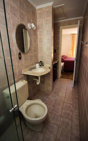 Casa de condomínio à venda com 133m², 3 quartos e 2 vagas Casa de condomínio à venda com 133m², 3 quartos e 2 vagasBanheiro da Suíte