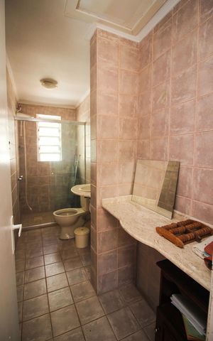 Casa de condomínio à venda com 133m², 3 quartos e 2 vagas Casa de condomínio à venda com 133m², 3 quartos e 2 vagasBanheiro da Suíte