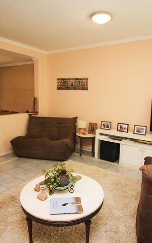 Casa de condomínio à venda com 133m², 3 quartos e 2 vagas Casa de condomínio à venda com 133m², 3 quartos e 2 vagasSala