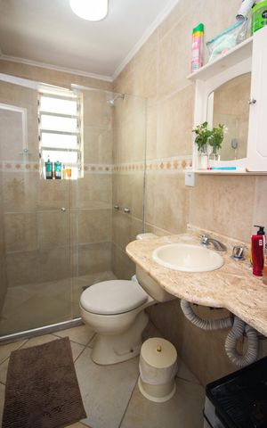 Casa de condomínio à venda com 133m², 3 quartos e 2 vagas Casa de condomínio à venda com 133m², 3 quartos e 2 vagasBanheiro Social