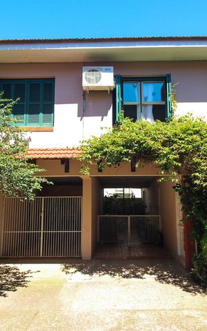 Casa de condomínio à venda com 133m², 3 quartos e 2 vagas Casa de condomínio à venda com 133m², 3 quartos e 2 vagasFachada