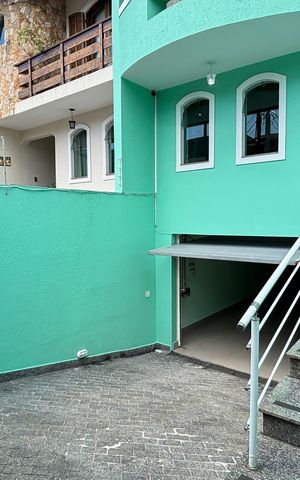 Casa à venda com 263m², 3 quartos e 8 vagas Casa à venda com 263m², 3 quartos e 8 vagasGaragem