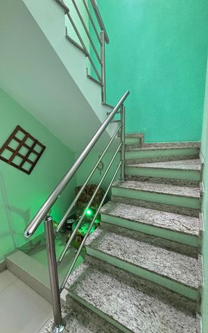 Casa à venda com 263m², 3 quartos e 8 vagas Casa à venda com 263m², 3 quartos e 8 vagasEscada
