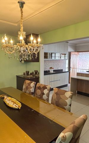 Casa à venda com 263m², 3 quartos e 8 vagas Casa à venda com 263m², 3 quartos e 8 vagasSala de Jantar - Cozinha