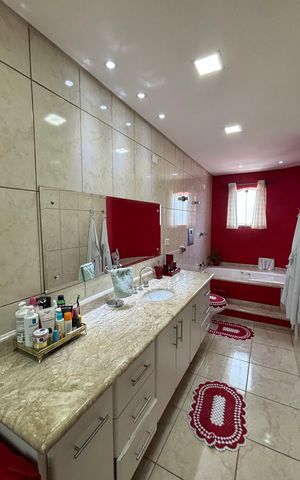 Casa à venda com 263m², 3 quartos e 8 vagas Casa à venda com 263m², 3 quartos e 8 vagasBanheiro da Suíte