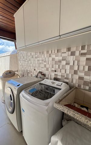 Casa à venda com 263m², 3 quartos e 8 vagas Casa à venda com 263m², 3 quartos e 8 vagasQuintal - Area de Serviço