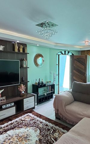 Casa à venda com 263m², 3 quartos e 8 vagas Casa à venda com 263m², 3 quartos e 8 vagasSala