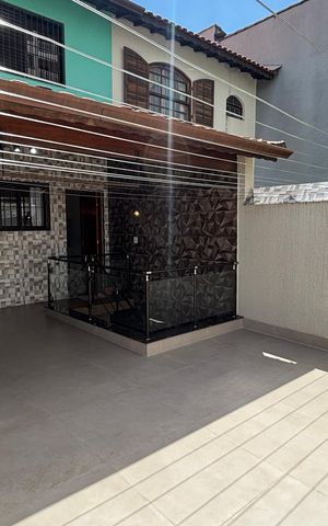 Casa à venda com 263m², 3 quartos e 8 vagas Casa à venda com 263m², 3 quartos e 8 vagasQuintal - Area de Serviço