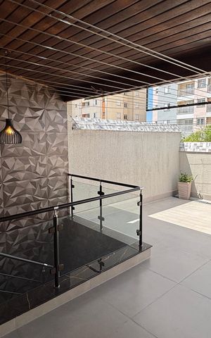 Casa à venda com 263m², 3 quartos e 8 vagas Casa à venda com 263m², 3 quartos e 8 vagasQuintal - Area de Serviço