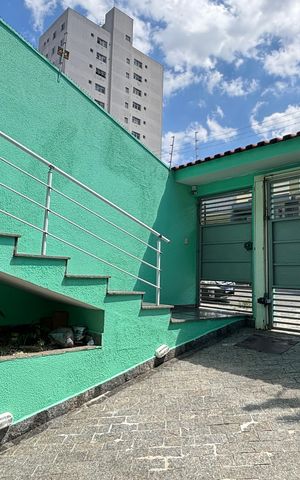 Casa à venda com 263m², 3 quartos e 8 vagas Casa à venda com 263m², 3 quartos e 8 vagasGaragem
