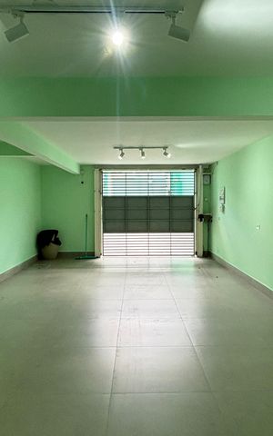Casa à venda com 263m², 3 quartos e 8 vagas Casa à venda com 263m², 3 quartos e 8 vagasGaragem