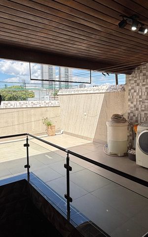 Casa à venda com 263m², 3 quartos e 8 vagas Casa à venda com 263m², 3 quartos e 8 vagasQuintal - Area de Serviço