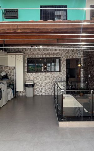 Casa à venda com 263m², 3 quartos e 8 vagas Casa à venda com 263m², 3 quartos e 8 vagasQuintal - Area de Serviço
