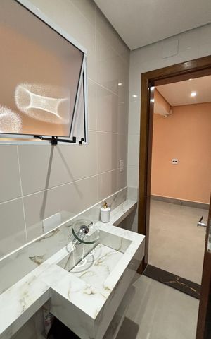 Casa à venda com 263m², 3 quartos e 8 vagas Casa à venda com 263m², 3 quartos e 8 vagasArea Gourmet - Banheiro