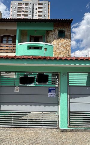 Casa à venda com 263m², 3 quartos e 8 vagas Casa à venda com 263m², 3 quartos e 8 vagasFachada
