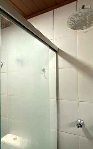 Casa de condomínio à venda com 200m², 3 quartos e 4 vagas Casa de condomínio à venda com 200m², 3 quartos e 4 vagasBanheiro da Suíte 1