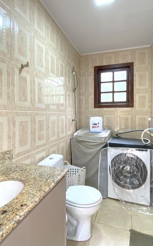 Casa de condomínio à venda com 200m², 3 quartos e 4 vagas Casa de condomínio à venda com 200m², 3 quartos e 4 vagasBanheiro de serviço