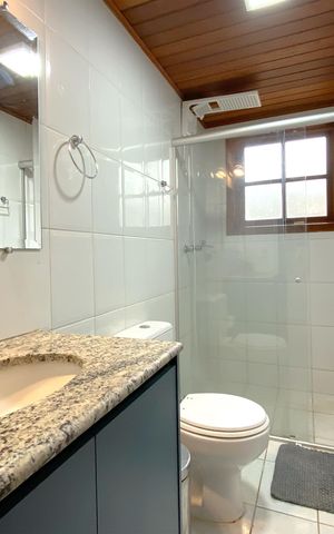 Casa de condomínio à venda com 200m², 3 quartos e 4 vagas Casa de condomínio à venda com 200m², 3 quartos e 4 vagasBanheiro