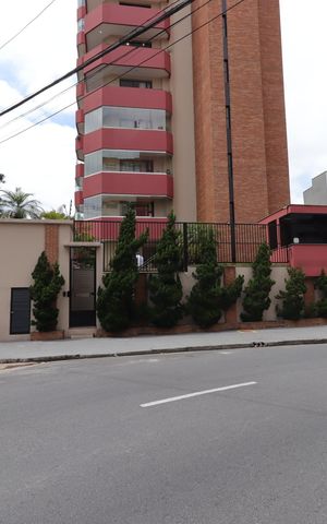 Apartamento à venda com 210m², 4 quartos e 4 vagasFachada