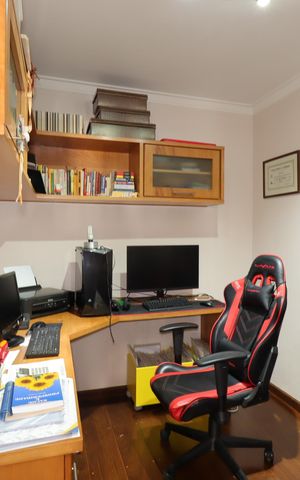 Apartamento à venda com 210m², 4 quartos e 4 vagasEscritório