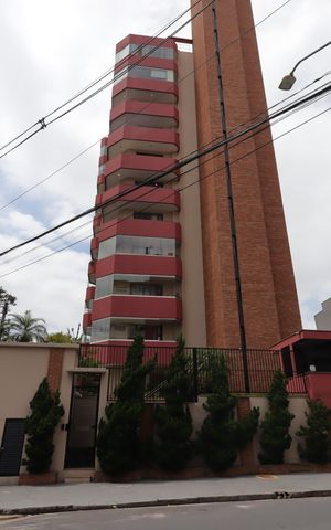 Apartamento à venda com 210m², 4 quartos e 4 vagasFachada