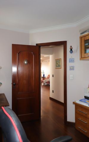 Apartamento à venda com 210m², 4 quartos e 4 vagasEscritório
