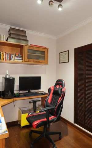 Apartamento à venda com 210m², 4 quartos e 4 vagasEscritório
