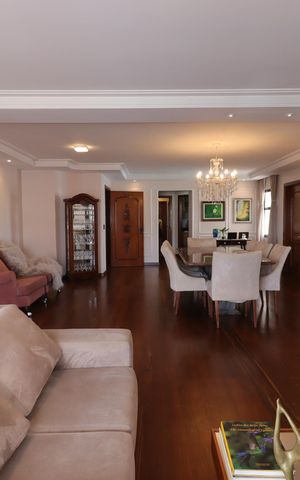 Apartamento à venda com 210m², 4 quartos e 4 vagasSala