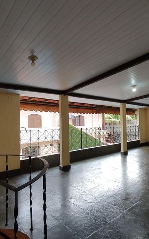Casa de condomínio à venda com 330m², 4 quartos e 3 vagasTerraço