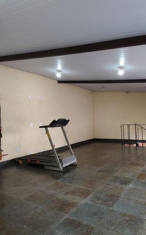 Casa de condomínio à venda com 330m², 4 quartos e 3 vagasTerraço