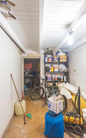 Casa à venda com 486m², 2 quartos e 3 vagas Casa à venda com 486m², 2 quartos e 3 vagasPorão