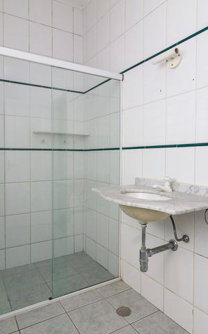 Casa para alugar com 200m², 2 quartos e 2 vagas Casa para alugar com 200m², 2 quartos e 2 vagasBanheiro