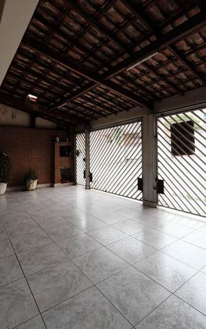 Casa à venda com 250m², 3 quartos e 3 vagasGaragem