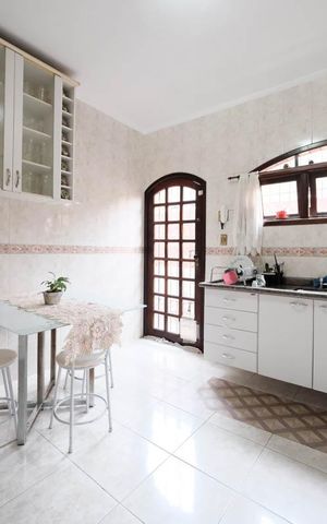 Casa à venda com 250m², 3 quartos e 3 vagasCozinha