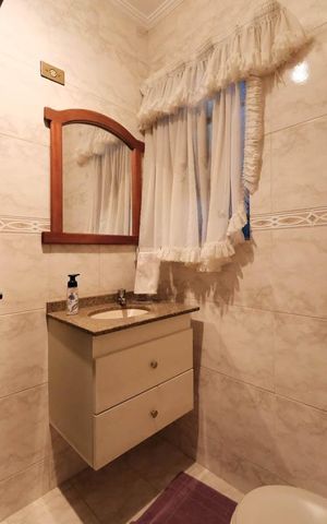 Casa à venda com 250m², 3 quartos e 3 vagasBanheiro