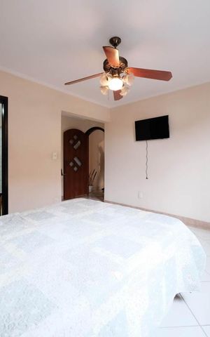Casa à venda com 250m², 3 quartos e 3 vagasSuíte