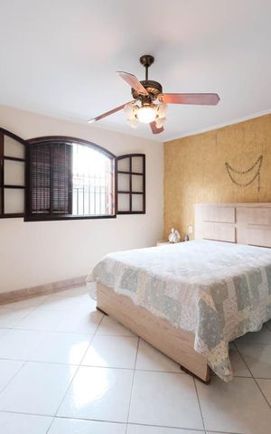 Casa à venda com 250m², 3 quartos e 3 vagasSuíte