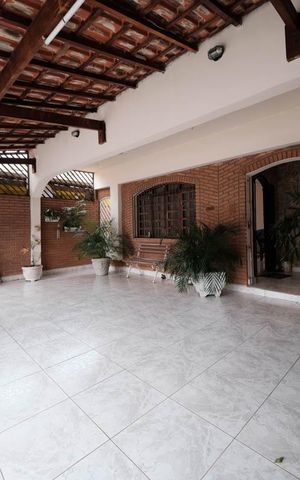 Casa à venda com 250m², 3 quartos e 3 vagasGaragem