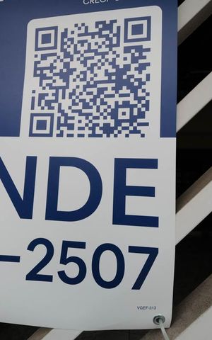 Casa à venda com 250m², 3 quartos e 3 vagasPlaquinha