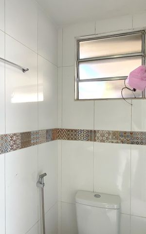 Casa à venda com 326m², 8 quartos e 2 vagas Casa à venda com 326m², 8 quartos e 2 vagasBanheiro externo