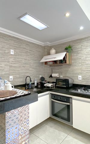 Casa à venda com 326m², 8 quartos e 2 vagas Casa à venda com 326m², 8 quartos e 2 vagasCozihha