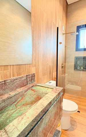Casa de condomínio à venda com 380m², 5 quartos e 3 vagasBanheiro Social 1