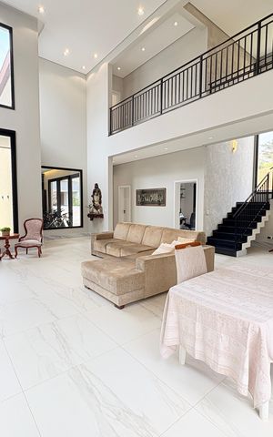 Casa de condomínio à venda com 380m², 5 quartos e 3 vagasSala